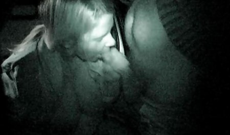 暗い部屋でテイタムの森の外陰部を舐めているケリーサーファー アダルト 動画 無料 女